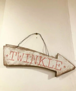 The Little Apple Twinkle Tin Arrow Sign