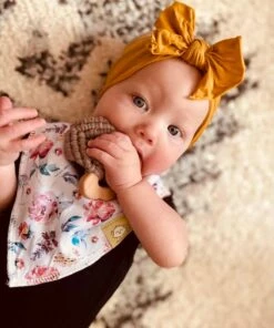 The Little Apple LITTLE APPLES Organic Wood Cloud Teether